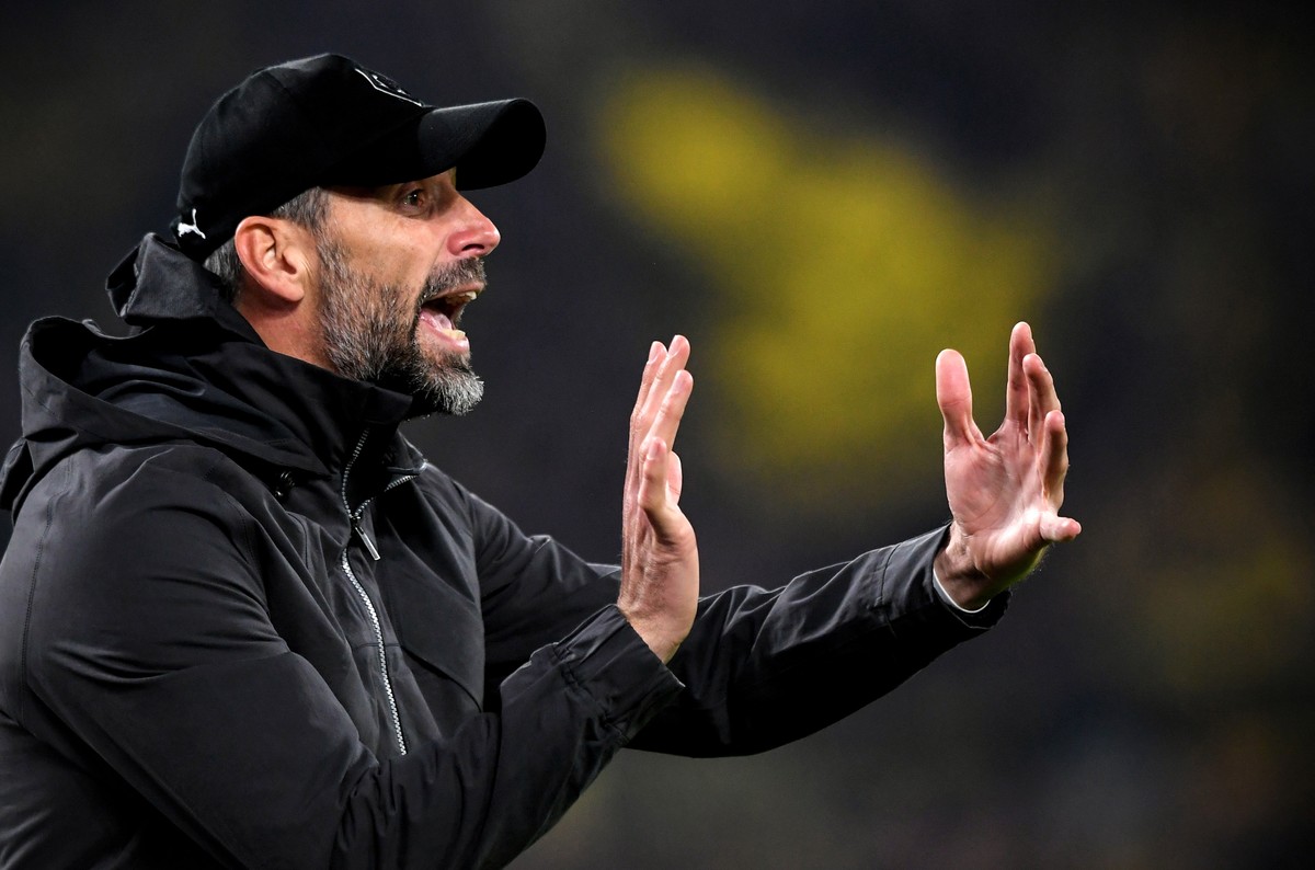 epa09014619 (FILE) Moenchengladbach's head coach Marco Rose reacts during the German Bundesliga soccer match between Borussia Dortmund and Borussia Moenchengladbach in Dortmund, Germany, 19 Octob ...