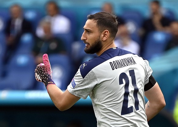 epa09288675 Italy&#039;s goalkeeper Gianluigi Donnarumma gestures prior to the UEFA EURO 2020 group A preliminary round soccer match between Italy and Wales in Rome, Italy, 20 June 2021. EPA/Alessandr ...