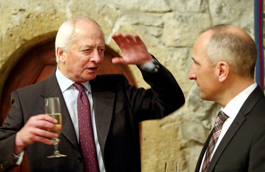 Fürst Hans-Adam von und zu Liechtenstein (links) im Gespräch mit Regierungschef Adrian Hasler. 