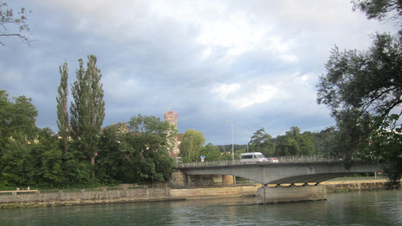 Bei der Aarauer Kettenbrücke passierte das Unglück.