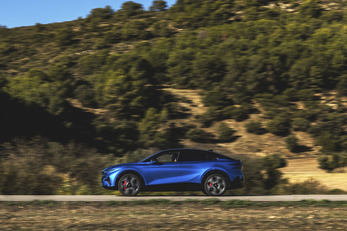 Alpine A390