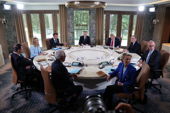 epa12179446 (L-R, clockwise) Japan&#039;s Prime Minister Shigeru Ishiba, Italy&#039;s Prime Minister Giorgia Meloni, French President Emmanuel Macron, Canadian Prime Minister Mark Carney, US President ...