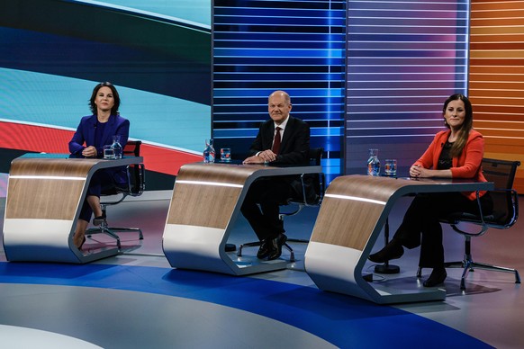 epa09484079 (L-R) Green party (Die Gruenen) co-chairwoman and top candidate for the upcoming federal elections Annalena Baerbock, German Minister of Finance and Social Democratic Party (SPD) top candi ...