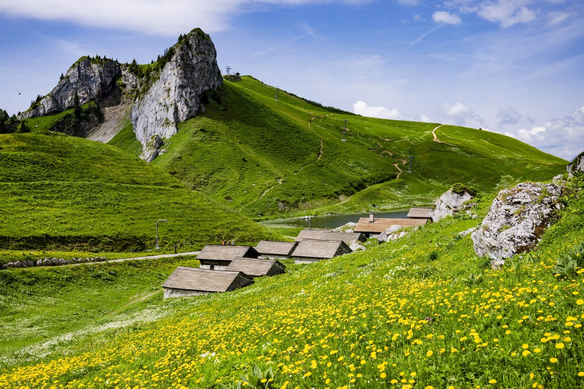 Une vue des chalets du village d'A