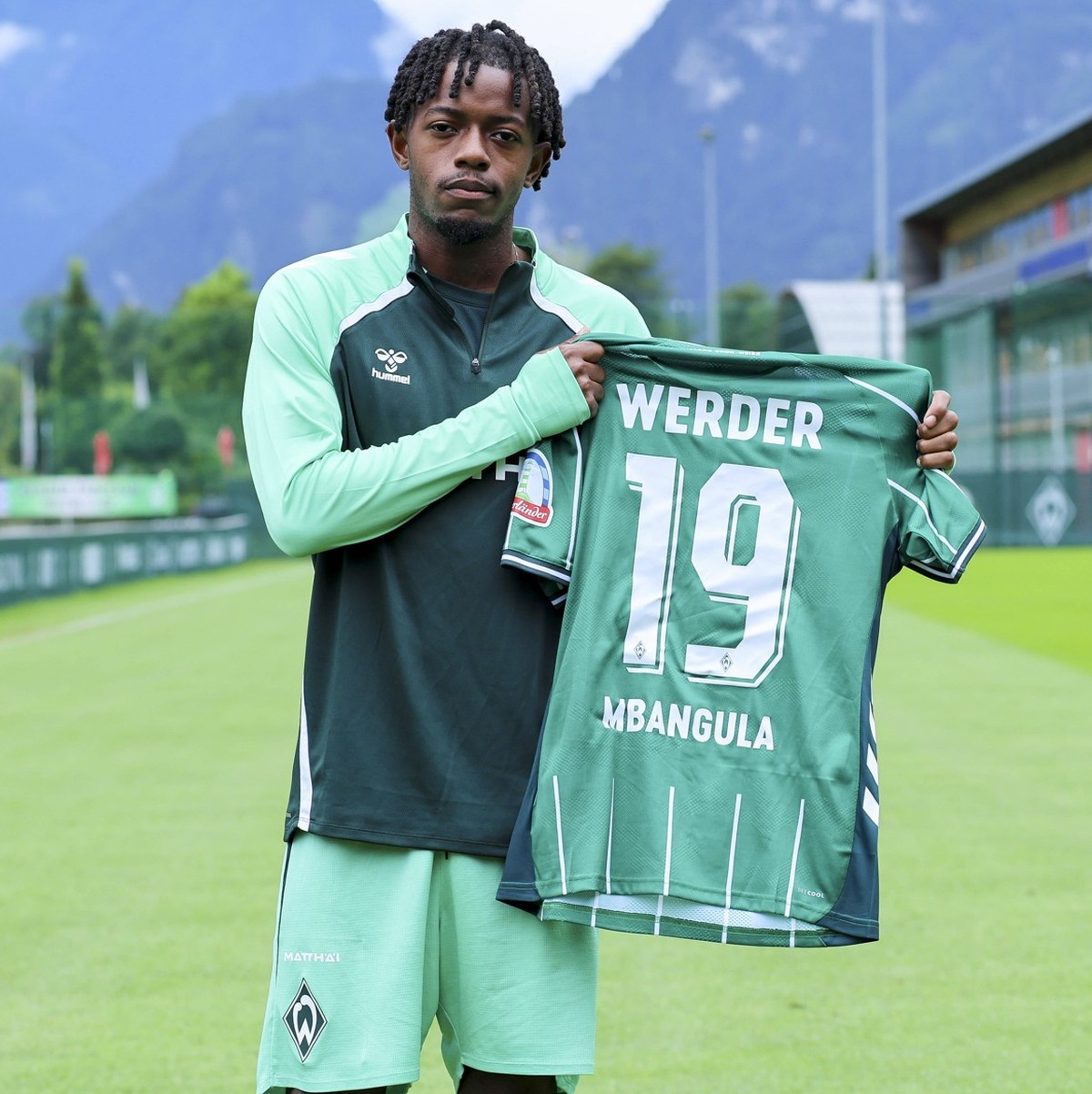Samuel Mbangula Werder Bremen praesentiert sein neues Trikot mit der Rueckennummer 19, 28.07.2025, Training Werder Bremen, Parkstadion am 28. July 2025 in Zell am Ziller, Oesterreich. Foto von Marco S ...