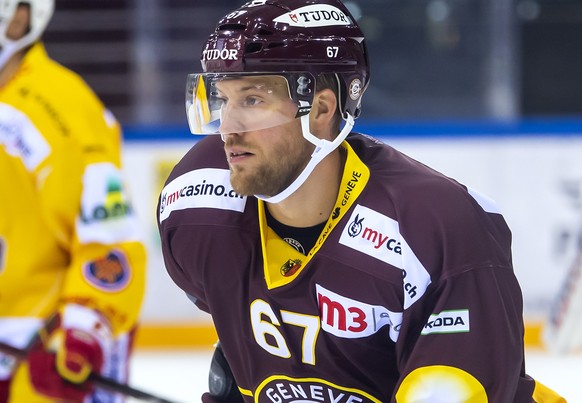 Le nouveau joueur du club genevois, Linus Omark, lors d&#039;un match preparatoire pour le championnat suisse de hockey sur glace de National League LNA, entre le Geneve Servette HC et le EHC Biel, ce ...