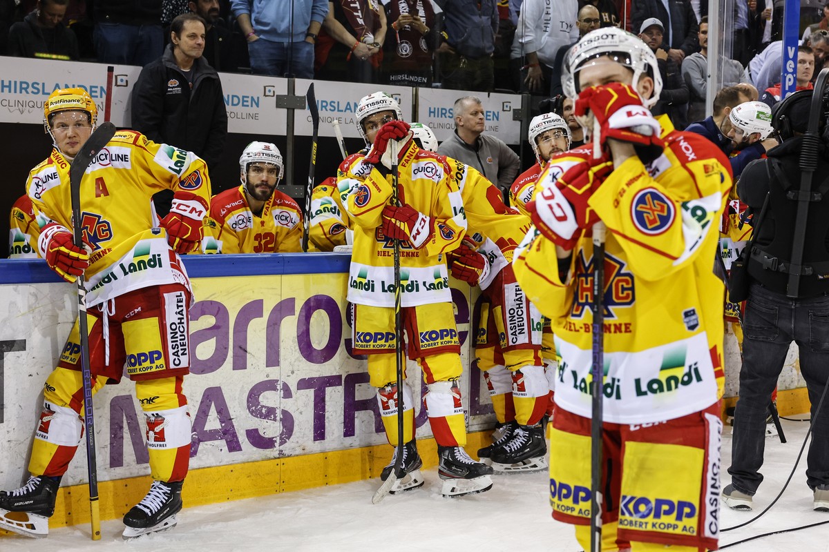 Bienne's players with PostFinance Top Scorer Toni Rajala, left, show their disappointment after losing the seventh and final leg of the ice hockey National League Swiss Championship final playoff ...