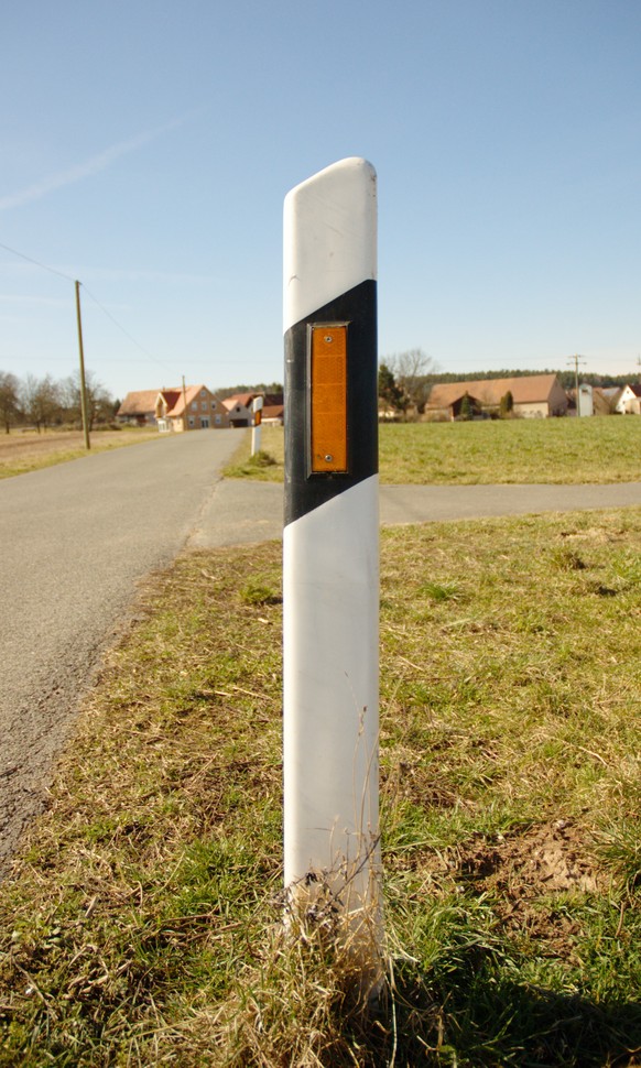 Ein Strassenbegrenzungspfeiler.&nbsp;