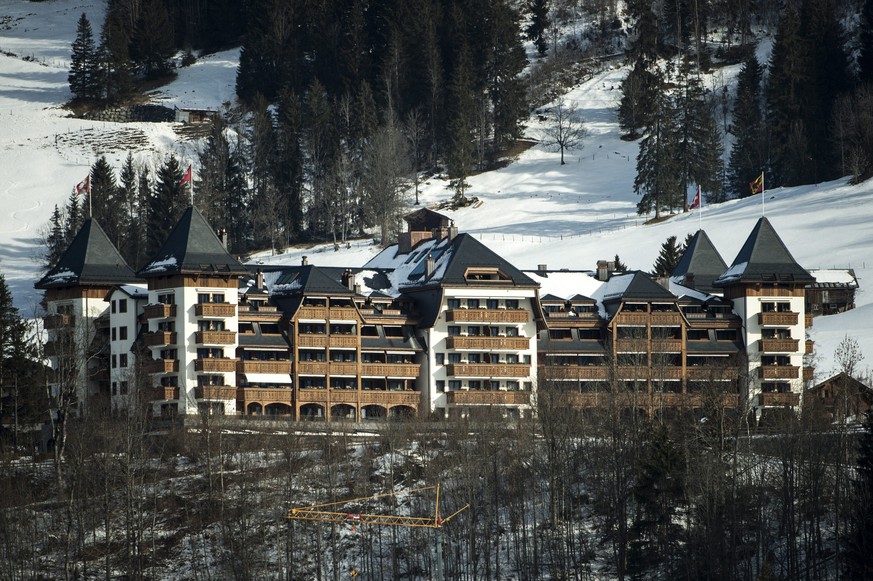 Blick auf das Hotel Alpina in Gstaad. Die Zahl der Logiernächte in den Schweizer Hotels sollen gemäss Prognosen steigen.