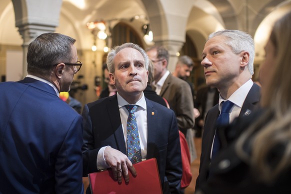 Markus Hungerbuehler blickt enttaeuscht ueber sein Resultat anlaesslich der Stadtratswahlen im Stadthaus in Zuerich, aufgenommen am Sonntag, 4. Maerz 2018. (KEYSTONE/Ennio Leanza)