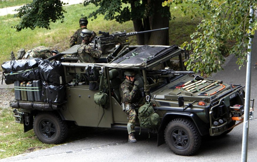 Das Schweizer Armee Aufklaerungsdetachement (AAD 10) praesentiert sich am Donnerstag, 16. August 2007 waehrend einer Uebung auf dem Grenadier Waffenplatz von Isone erstmals den Medien. Zu den Aufgaben ...