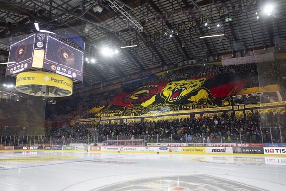 Die Fans praesentieren eine Choreo zum 95-Jahr Jubilaeum im Spiel der Eishockey National League zwischen SC Bern, SCB, und Geneve-Servette HC, GSHC, vom Samstag, 3. Januar 2026 in Postfinance Arena in ...