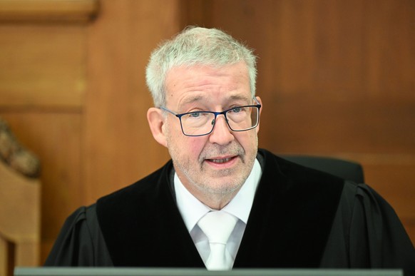 12.11.2025, Baden-W�rttemberg, Ettenheim: Wolfram Wegmann, Vorsitzender Richter beim Amtsgericht Ettenheim er�ffnet einen Prozess wegen fahrl�ssiger K�rperverletzung bei einer Wassershow im Europa-Par ...