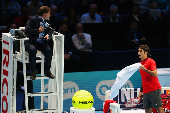 Federer und Schiedsrichter Mourier waren nicht immer gleicher Meinung.