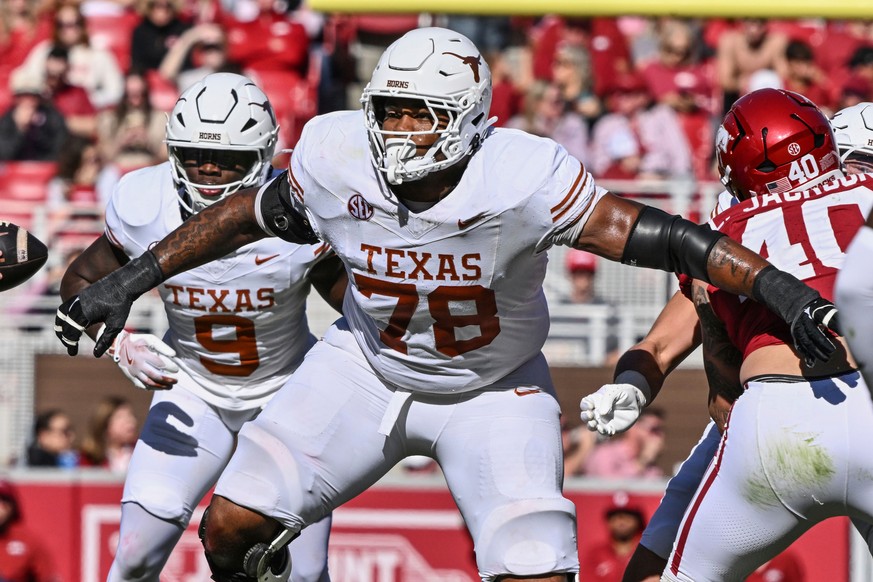 FILE - Texas offensive lineman Kelvin Banks Jr. (78) sets up to block against Arkansas during the first half of an NCAA college football game Saturday, Nov. 16, 2024, in Fayetteville, Ark. (AP Photo/M ...