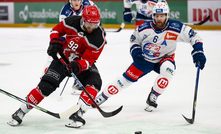 Jiri Sekac (LHC), gauche, lutte pour le puck avec Yannick Weber (ZSC), droite, lors du 2eme match de la finale de play-off du championnat suisse de hockey sur glace de National League entre Lausanne H ...