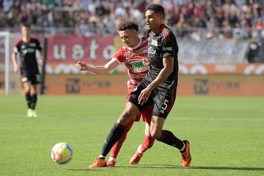 06.05.2023, xemx, Fussball 1.Bundesliga, FC Augsburg - 1.FC Union Berlin emspor, v.l. Ruben Vargas FC Augsburg, Aissa Laidouni Union Berlin Zweikampf, Aktion, action, battle for the ball DFL/DFB REGUL ...