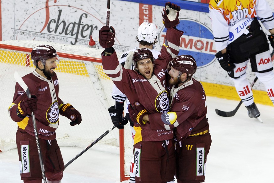 Geneve-Servette&#039;s defender Henrik Toemmernes #7 celebrates his goal with his teammates Geneve-Servette&#039;s forward Vincent Praplan, left, and Geneve-Servette&#039;s forward Tanner Richard, rig ...