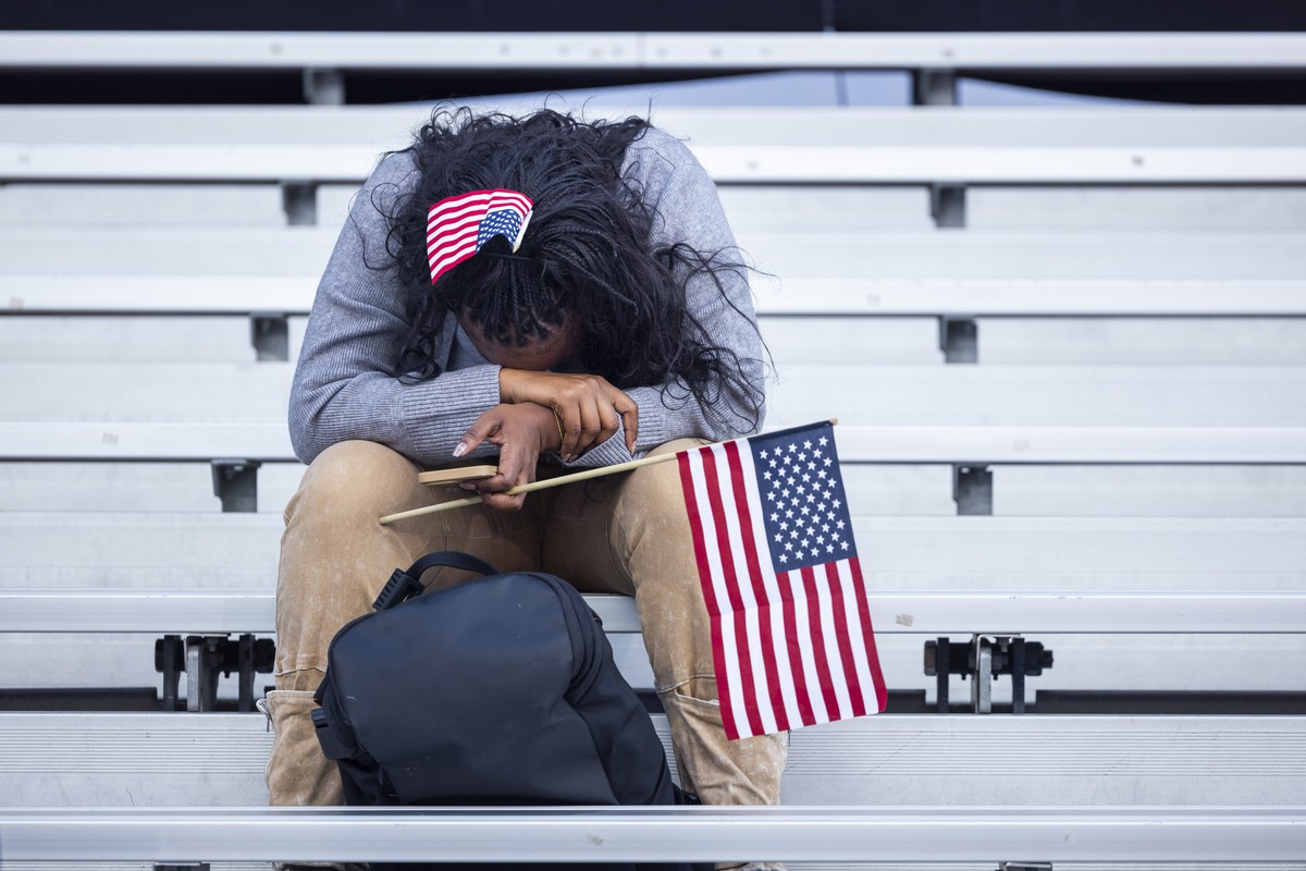 epa11706384 PhD student Chioma Tait cries after Vice President Kamala Harris conceded the US presidential race to President-elect Donald Trump at Howard University the day after Election Day in Washin ...