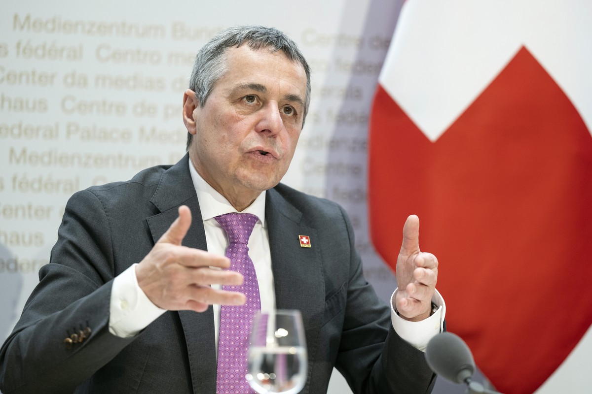 Bundesrat Ignazio Cassis spricht an einer Medienkonferenz ueber ein neues humanitaeres Paket der Schweiz fuer die Ukraine, am Mittwoch, 22. Februar 2023, in Bern. (KEYSTONE/Peter Schneider)