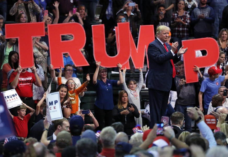 Republican presidential candidate Donald Trump prepares to leave after speaking at a campaign rally, Monday, Oct. 3, 2016, in Loveland, Colo. (AP Photo/ Brennan Linsley)