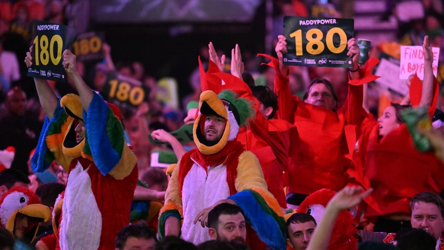 29th December 2023, Alexandra Palace, London, England 2023/24 PDC Paddy Power World Darts Championships Day 12 Evening Session fans celebrate a 180 scoring leg PUBLICATIONxNOTxINxUK ActionPlus12592215 ...