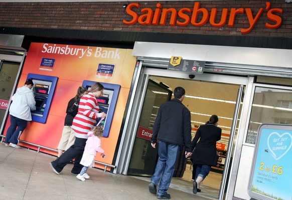 epa05289276 (FILE) A file photo dated 25 April 2007 showing customers at a Sainsbury&#039;s supermarket in London, Britain. Supermarket chain Sainsbury&#039;s on 04 May 2016 released their preliminary ...
