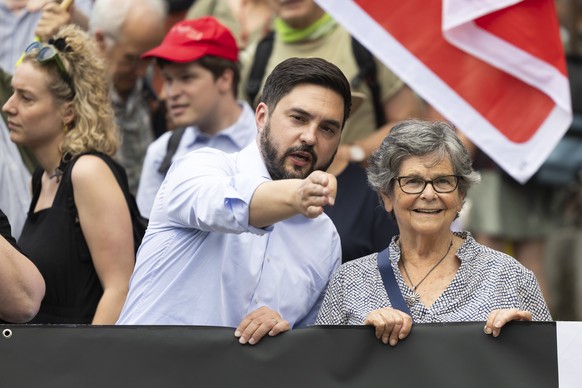 Cedric Wermuth, National Councillor SP-AG, left, and former Swiss Federal Councillor Ruth Dreifuss take part in a solidarity rally for Gaza in Bern, Switzerland, Saturday, June 21, 2025. (KEYSTONE/Pet ...