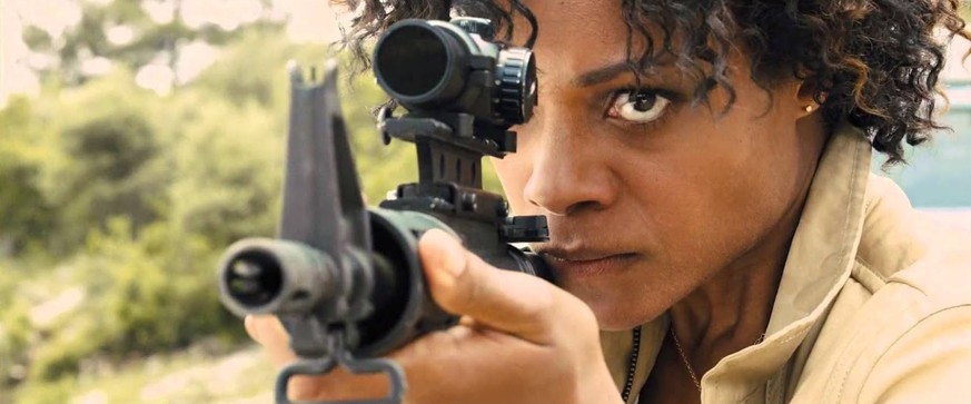 naomie harris miss moneypenny james bond 007 https://www.youtube.com/watch?v=XoomvWXunRc