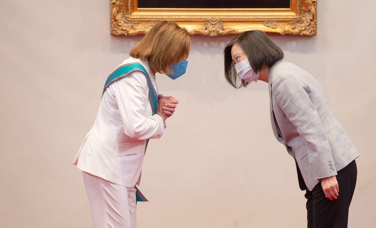 epa10103544 A handout photo made available by the Taiwan Presidential office shows Taiwan President Tsai Ing-wen (R) and US House Speaker Nancy Pelosi bowing to each other during their meeting at the  ...