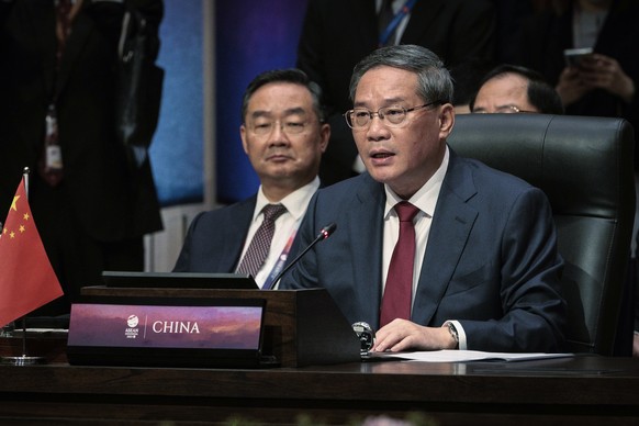 China&#039;s Premier Li Qiang, right, speaks at the 26th ASEAN-China Summit during the 43rd ASEAN Summit in Jakarta, Indonesia, Wednesday, Sept. 6, 2023. (Yasuyoshi Chiba/Pool Photo via AP)