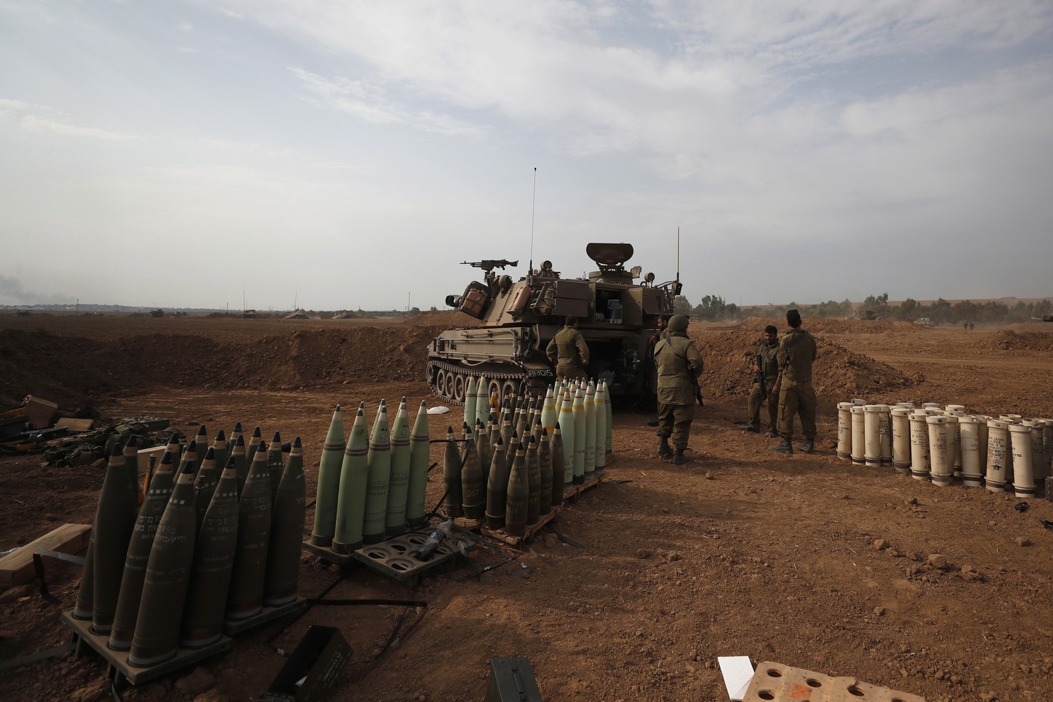 epa10909872 An Israeli artillery unit in an area along the Gaza border, southern Israel, October 9, 2023. Israeli military spokesman Rear Admiral Daniel Hagari said on October 9 that…