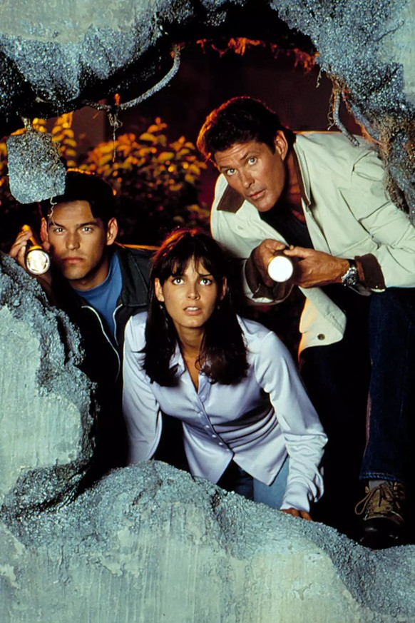 David Hasselhoff, Eddie Cibrian, and Angie Harmon in Baywatch Nights (1995)