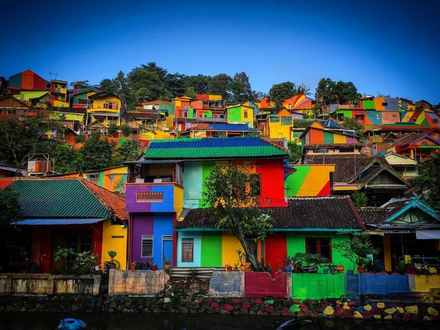 Farbenfrohes Slum: Die Stadt Semarang auf der indonesischen Insel Java.