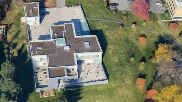 So sieht die Schweizer Botschaft in Washington aus der Luft aus.