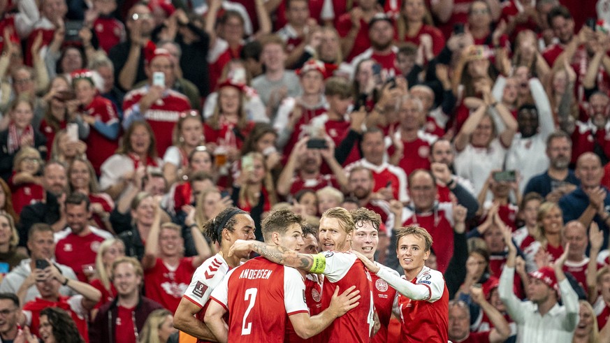 epa09454279 The Danish players cheer after Denmark's Thomas Delaney scored the 4-0 during the FIFA World Cup 2022 qualifiers Group F match between Denmark and Israel in Copenhagen, Denmark, 07 Septemb ...