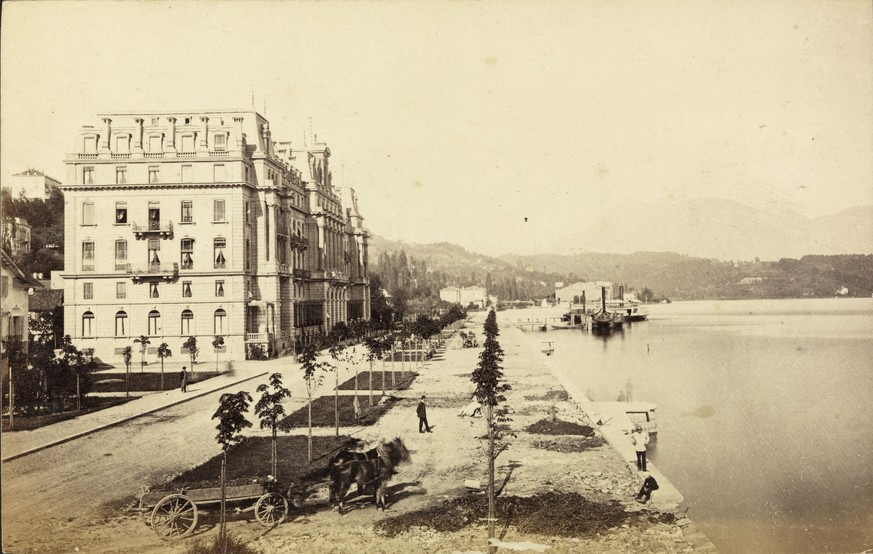 1872/73: Das&nbsp;Nationalquai kurz nach seiner Errichtung. Der Blick Richtung Osten zeigt das Hotel National.