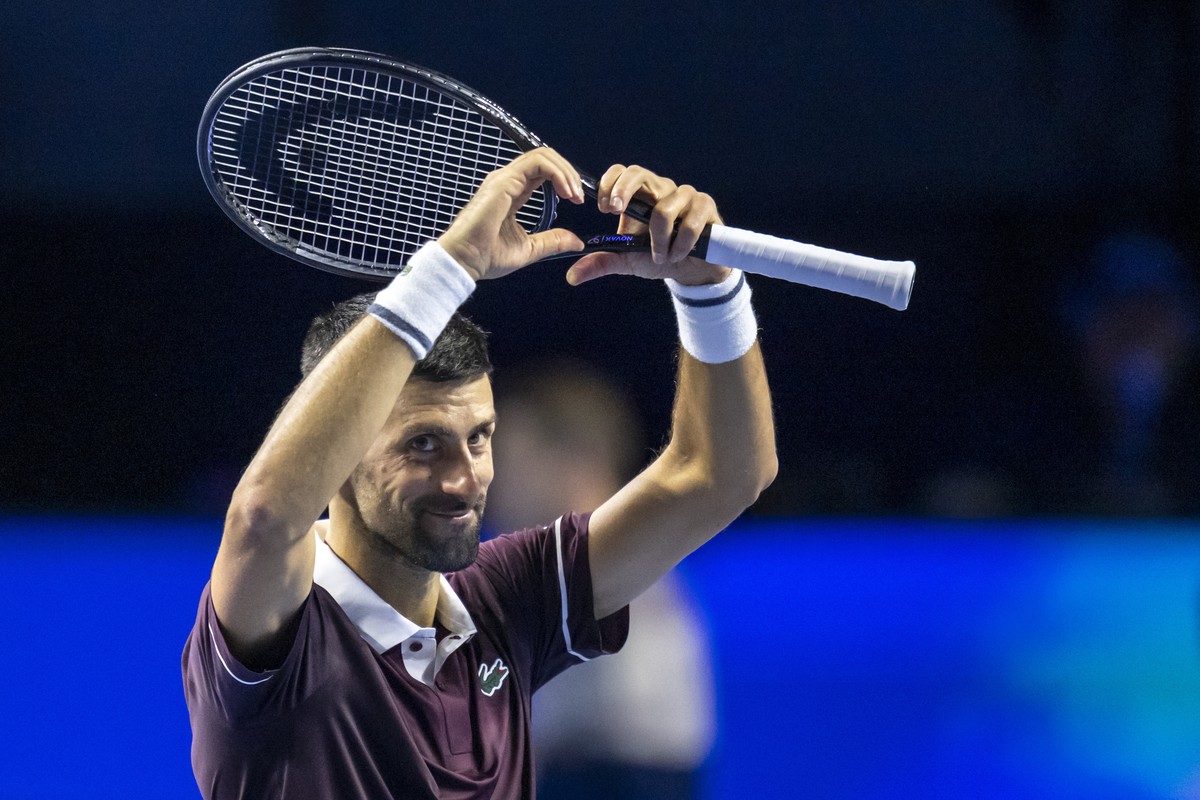 epa13337115 Serbia's Novak Djokovic celebrates winning his first round match against France's Ugo Humbert at the Swiss Indoors Basel tennis tournament, in Basel, Switzerland, 28 October 2026 ...