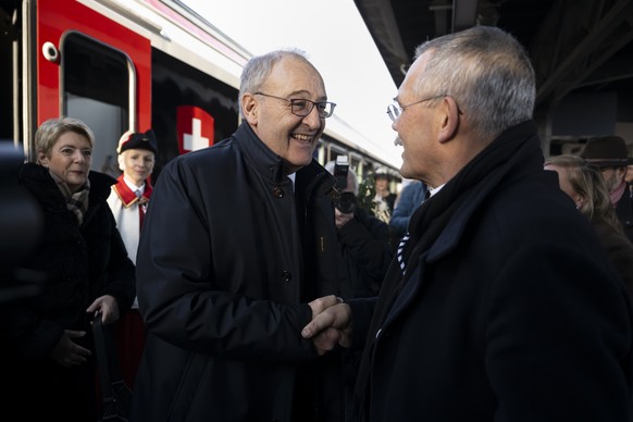 Le president de la confederation nouvellement elu Guy Parmelin, a gauche, est accueilli par Jean-François Steiert, Président du Conseil d'Etat fribourgeois, a droite, lors de la celebration de so ...