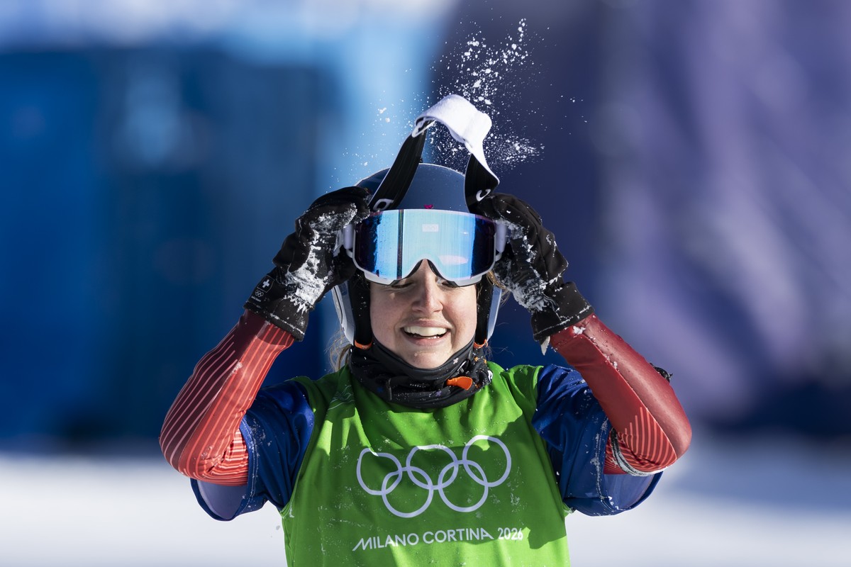 KEYPIX - Fourth placed Noemie Wiedmer of Switzerland takes off her goggles after the final of the women's snowboard cross event at the 2026 Olympic Winter Games in Livigno, Italy, on Friday, Febr ...