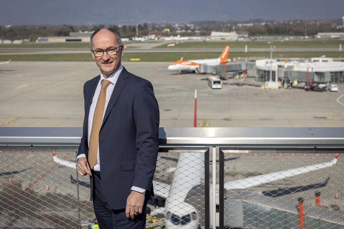 KEYPIX - Jean Francois de Saussure, directeur general de Geneve Aeroport, s exprime lors de la conference de presse qui a eu lieu ce mardi 24 mars 2026, a l Aeroport de Geneve. Il presente les resulta ...
