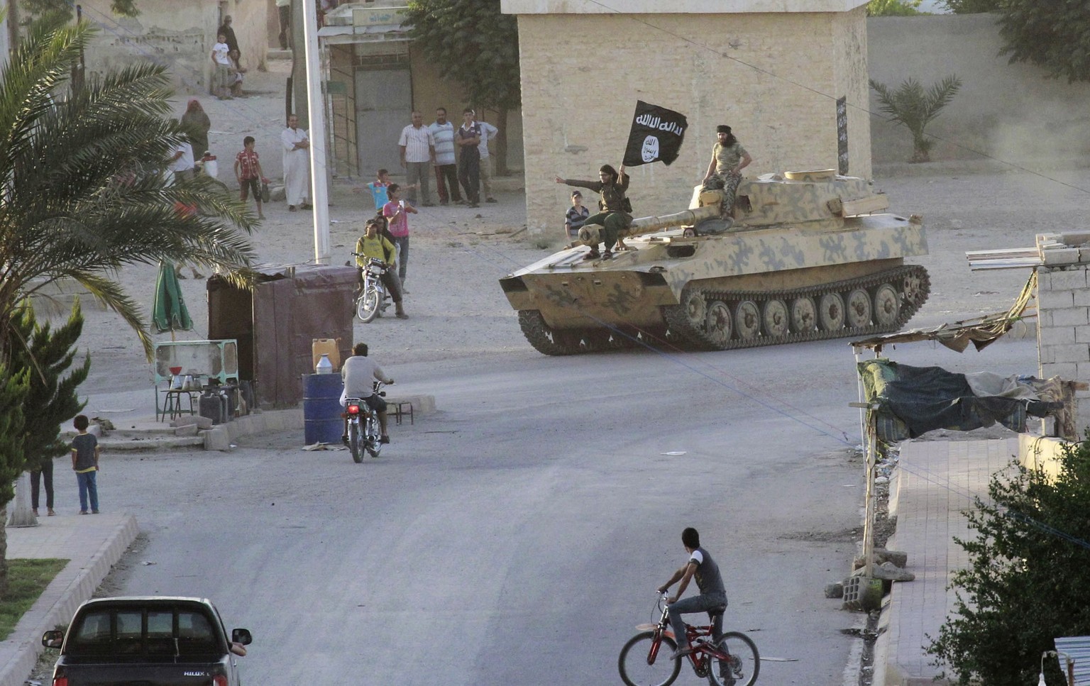 Kämpfer des IS, damals noch ISIS oder ISIL genannt, Ende Juni in Raqqa.&nbsp;
