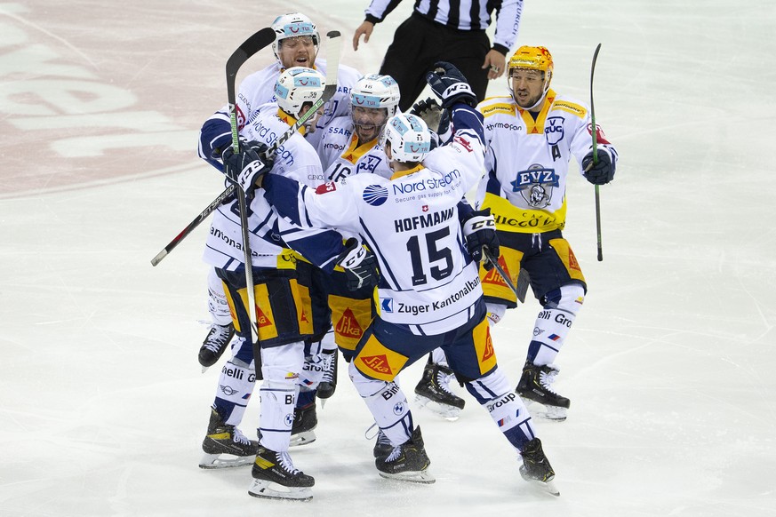 Zug&#039;s forward Dario Simion, left, vies for the puck with teammates forward Carl Klingberg, of Sweden, defender Raphael Diaz #16, forward Gregory Hofmann #15 and Zug&#039;s center Jan Kovar, of Cz ...