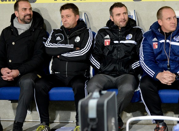 Alex Frei sass heute zum letzten Mal neben Trainer Babbel auf der FCL-Bank.