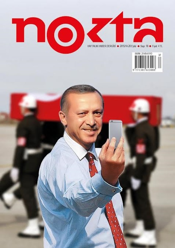 Zensierte «Nokta»-Ausgabe mit Erdogan-Montage vor dem Sarg von Okan Tasan.<br data-editable="remove">