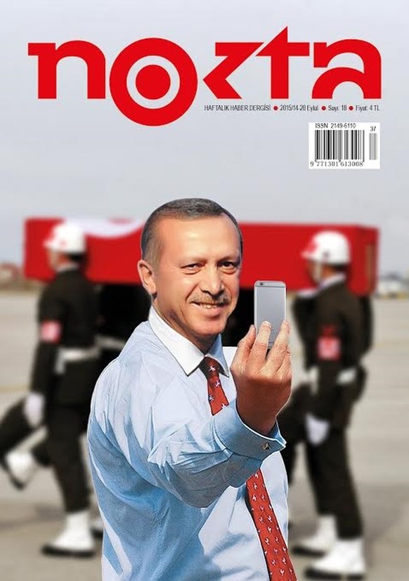 Zensierte «Nokta»-Ausgabe mit Erdogan-Montage vor dem Sarg von Okan Tasan.