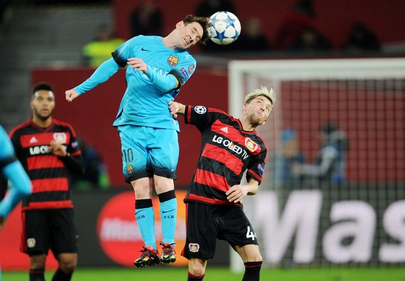 09.12.2015; Leverkusen; Fussball Champions League - Bayer Leverkusen - FC Barcelona - Lionel Messi (Barcelona) gegen Kevin Kampl (Leverkusen)
(Uwe Speck/Witters/freshfocus)