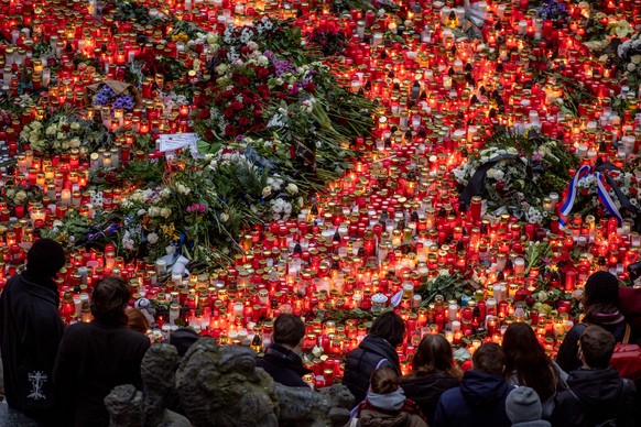 epaselect epa11040998 People pay their respects in front of the university&#039;s main building following a mass shooting at the building of Philosophical Faculty of Charles University in central Prag ...