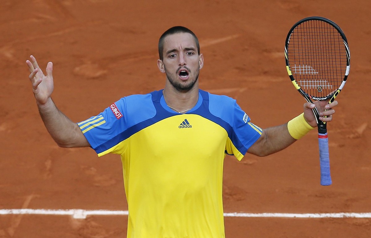 epa03727906 Viktor Troicki of Serbia reacts during his fourth round match against Jo-Wilfried Tsonga of France at the French Open tennis tournament at Roland Garros in Paris, France, 02 June 2013. EPA ...