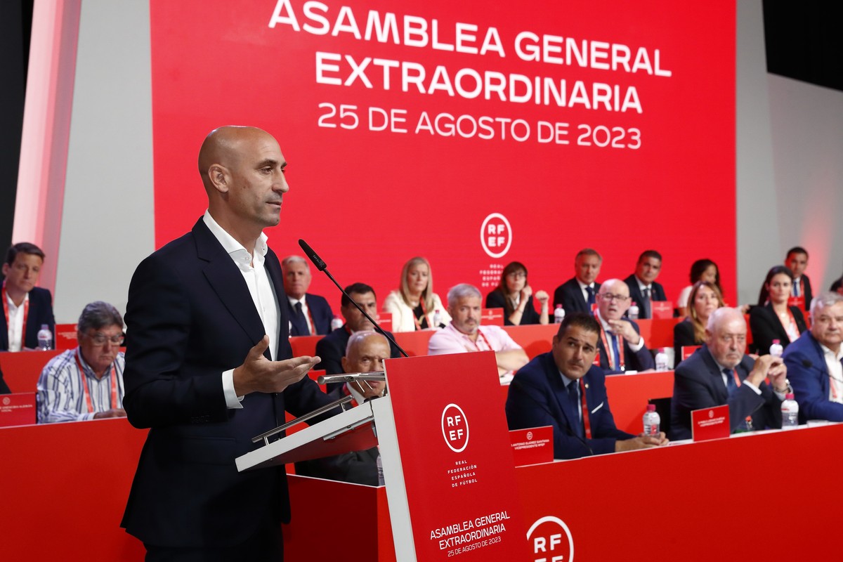 epa10819517 A handout photo made available by the Spanish Royal Soccer Federation (RFEF) shows the federation's President Luis Rubiales during his statement at the RFEF headquarters in Madrid, Sp ...